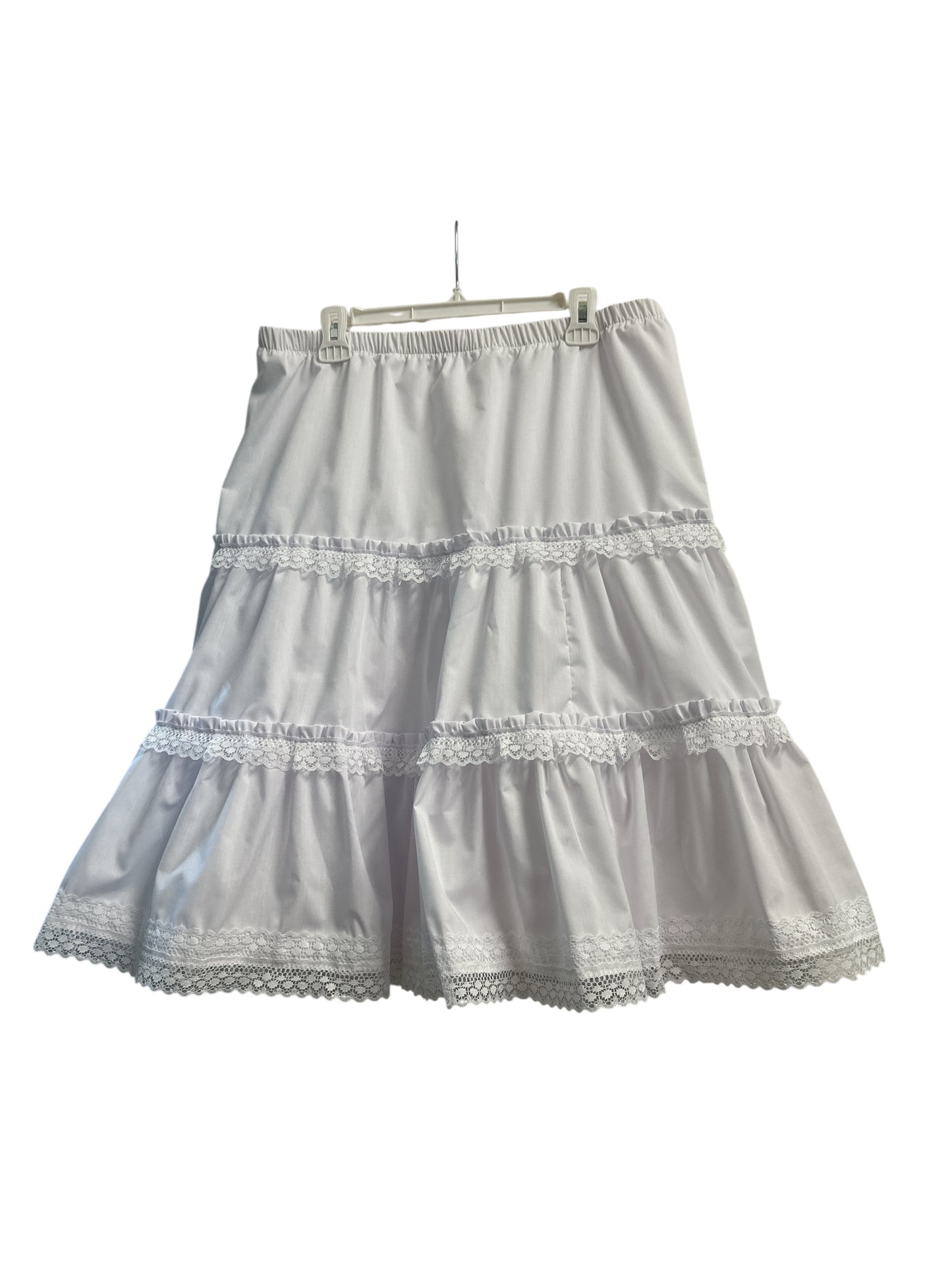 White Skirt/ Saya Blanca