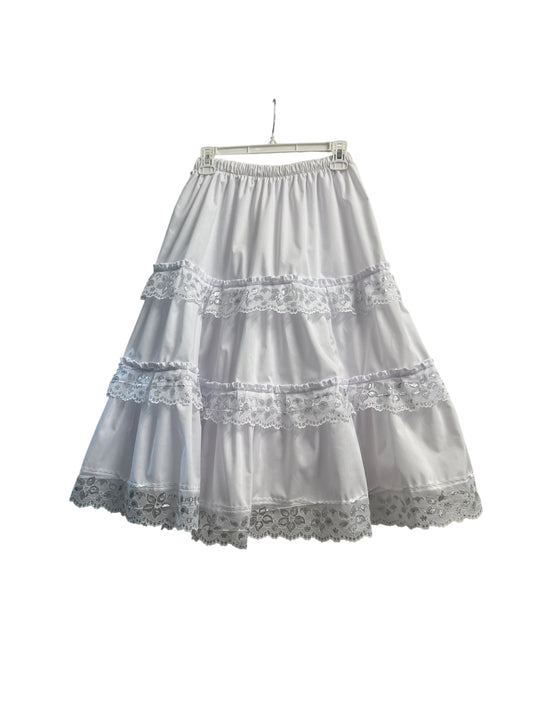 White Skirt/ Saya Blanca