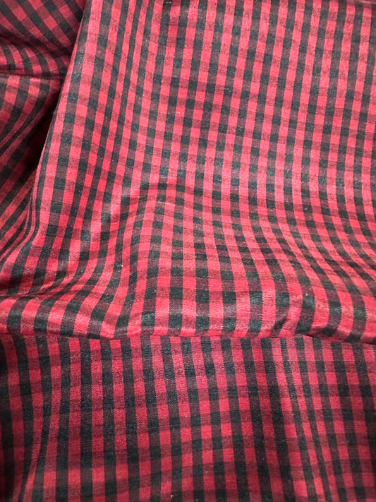 Black and Red Gingham Fabric/ Tela Guinga Negro y Rojo